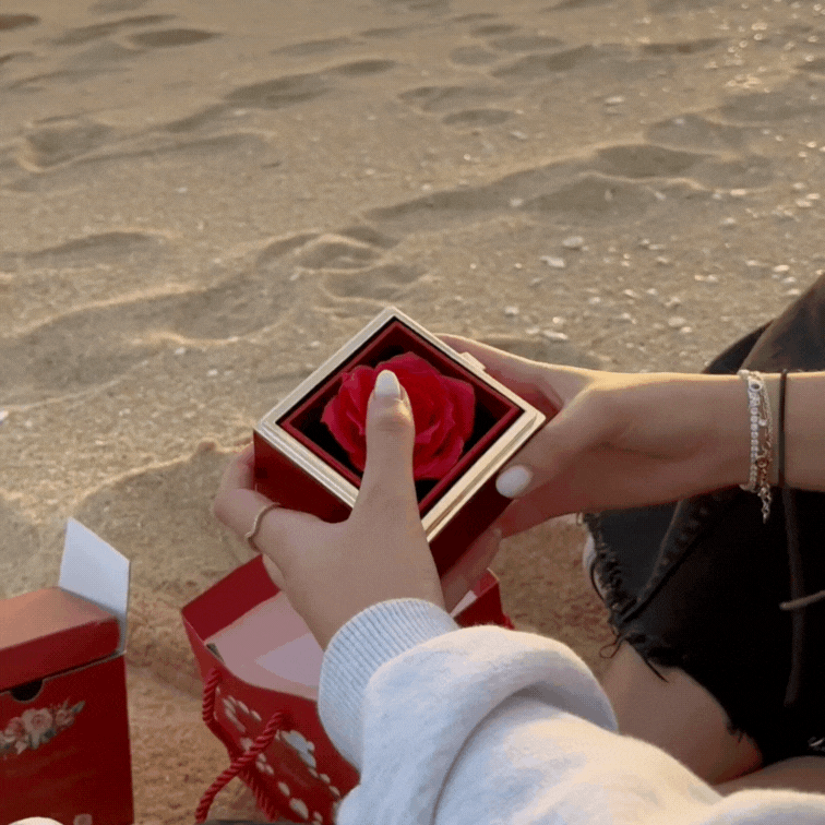 Wieczna Róża & Spersonalizowany naszyjnik w kształcie serca